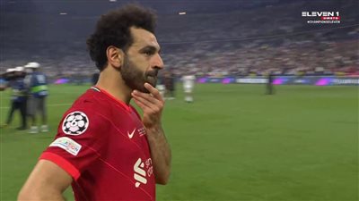 نجوم ليفربول يواسون صلاح.. ورد فعل مفاجئ من الأخير