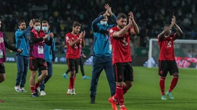 نجم الأهلي يصدم الإدارة بهذا القرار