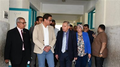 محافظ الفيوم ونائب وزير التعليم يتفقدان لجان امتحانات الدبلومات الفنية
