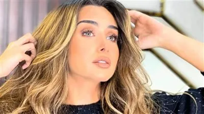 هنا الزاهد تغازل جمهورها بإطلالة أنيقة