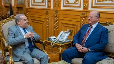 وزير الإنتاج الحربي يبحث مستجدات التعاون في تطوير قرية الفواخير