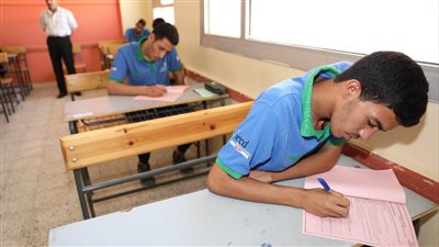 نائب الوزير للتعليم الفني يتفقد سير امتحانات الدبلوم بمدارس التكنولوجيا التطبيقية