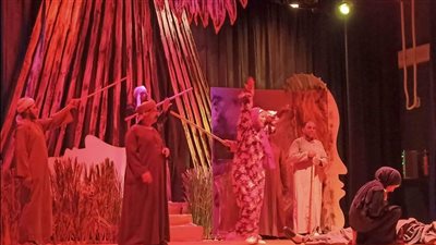 العرض المسرحى 