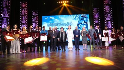 وزيرة الثقافة تُسلم جوائز الدورة 24 للمهرجان القومي للسينما 