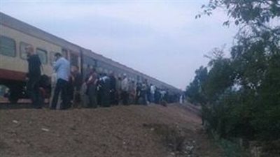 تحرك قطار القاهرة الإسكندرية بعد تعطله بمحطة قويسنا بعض الوقت بالمنوفية