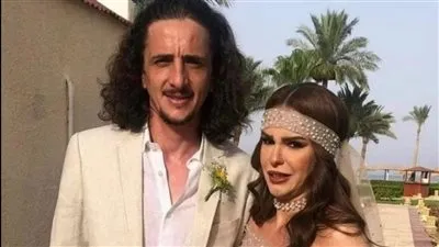 فيفي عبده تهنئ دنيا عبد العزيز بعد زواجها من مصطفى كامل