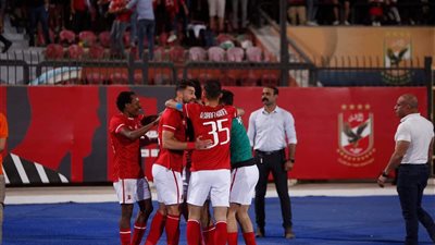 وصول حافلة الأهلي إلى ملعب المباراة قبل مواجهة الوداد المغربي