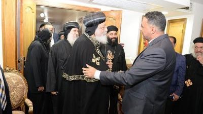 محافظ الدقهلية يلتقي البابا تواضروس خلال زيارته دير القديسة دميانة لمتابعة مسار العائلة المقدسة