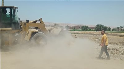 رفع 29 طن مخلفات وإزالة تعديات بالبناء في دشنا