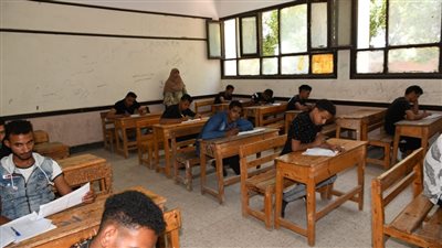 محافظ قنا يتابع انتظام سير امتحانات الدبلومات الفنية 