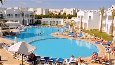 محافظ مطروح: المنشآت السياحية المديونة لشركتي المياه والكهرباء انخفضت لـ 10 قرى(فيديو)