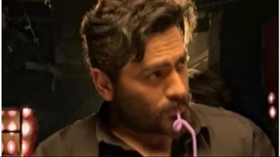 بهذه الطريقة.. تامر حسني يشوق جمهوره لفيلم 