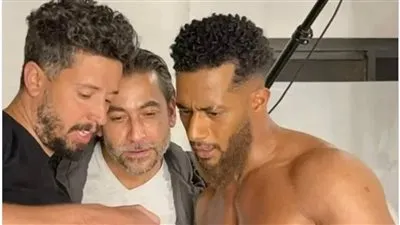 بصدر عاري.. محمد رمضان يشوق جمهوره لفيلم 