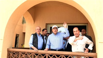 رئيس الوزراء يتفقد مشروع تنفيذ الحى السكنى فى الزيتونة بمدينة سانت كاترين