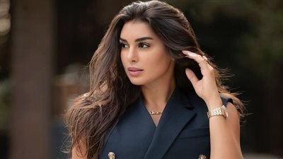 ياسمين صبري تفاجئ جمهورها بإطلالة صيفية أنيقة