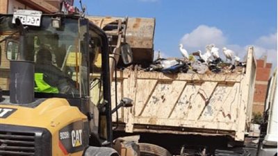 حملات نظافة مكبرة لرفع تجمعات القمامة ونواتج الهدم والإشغالات بالمنوفية 