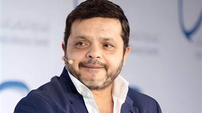 محمد هنيدى ينشر صورة له برفقة محمد عبد الرحمن لأول مرة بعد وعكته الصحية 