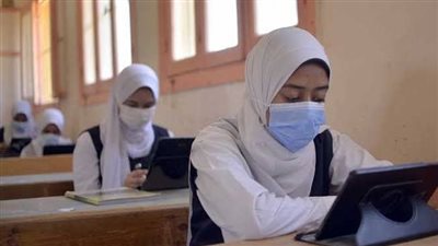 بدء توافد طلاب الثانوية العامة علي اللجان لأداء الامتحانات في يومها الأول 