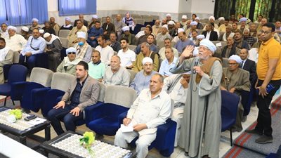 محافظ سوهاج يلتقي رؤساء مجالس إدارات الجمعيات الزراعية 