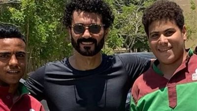 بهذه الطريقة.. خالد النبوي يدعم العمال 