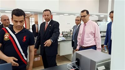 وفد من جامعة نورث كارولاينا يزور هندسة منسوجات المنصورة الجديدة (صور)