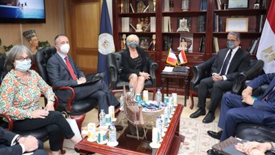 وزير السياحة والآثار يلتقي رئيس لجنة السياحة بمجلس الشيوخ الفرنسي 
