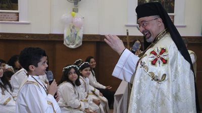 بطريرك الأقباط الكاثوليك يترأس قداس المناولة الاحتفالية بكنيسة القديسة تريزا بالشرابية