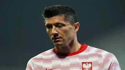 أول تحرك من رئيس برشلونة لخطف ليفاندوفيسكي