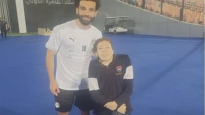 لفتة إنسانية.. محمد صلاح يلبي نداء مشجع مصري لعلاجه من أزمة صحية (فيديو)