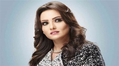 بالأبيض بشرى تخطف الأنظار من حفلة الهضبة 