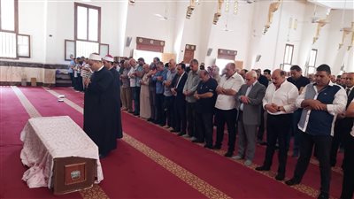 محافظ بورسعيد يشارك في مراسم تشييع جثمان شقيقة نظيره بأسوان