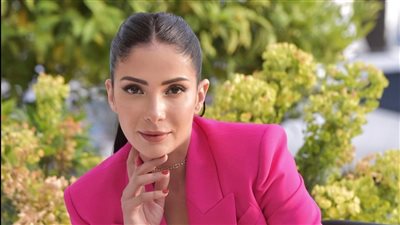 بالأزرق.. منى زكي تخطف الأنظار في أحدث ظهور لها (صورة) 