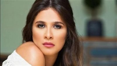 ياسمين عبد العزيز تنعي أحمد حلمي في وفاة شقيقه