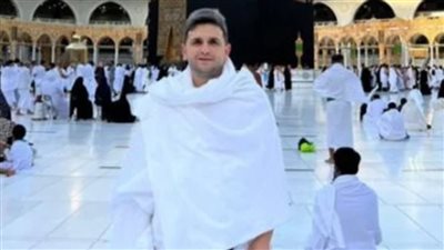 من أمام الكعبة المشرفة.. شاهد أحدث ظهور لـ مصطفى خاطر