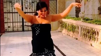 من داخل منزلها.. وصلة رقص جديدة لفيفي عبده