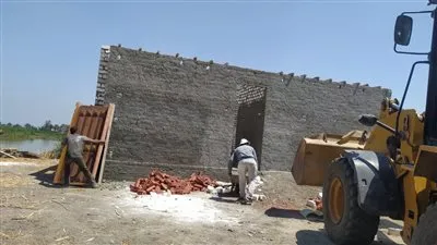 إزالة مبنى مخالف جنوب بورسعيد على مساحة 150 مترا