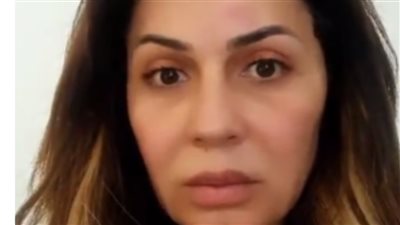 نجلاء بدر لجمهورها: ازاي أعالج البقع اللي في وشي 