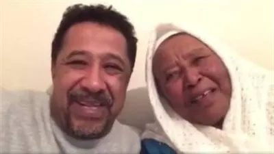 بكلمات مؤثرة.. الشاب خالد ينعى وفاة والدته