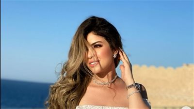 بإطلالة صيفية.. ميرنا جميل تغازل متابعيها في أحدث ظهور لها