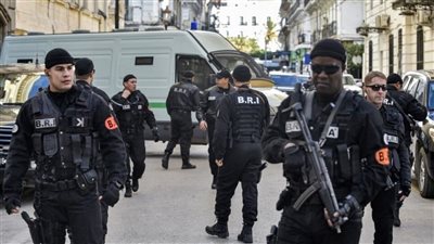 الأمن الجزائري يوقف 284 شخصًا بين مهربين ومهاجرين غير شرعيين