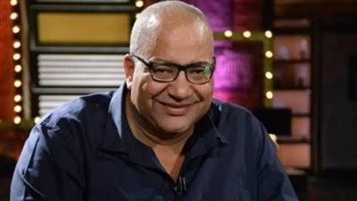 بيومي فؤاد يعلق على وجود صورته ضمن صور مشاهير السينما العالمية