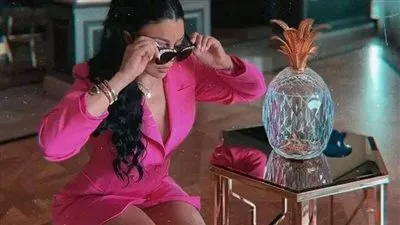 هيفاء وهبي تخطف الأنظار ببليزر مفتوح من الظهر