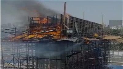 شرز أشعل النيران.. المعاينة تكشف عن سر حريق سقالات محور ترعة الزمر 