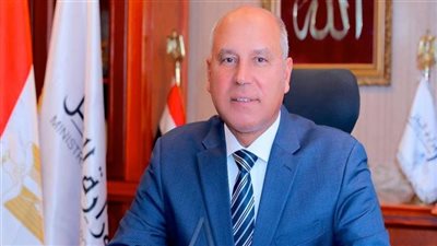 وزير النقل يتفقد عددا من مشروعات الطرق والكباري في 6 محافظات 