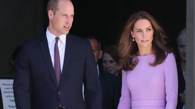 الأمير ويليام يبيع المجلات 