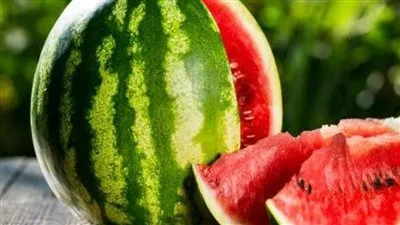 حقيقة تسمم الخوخ والبطيخ في الأسواق