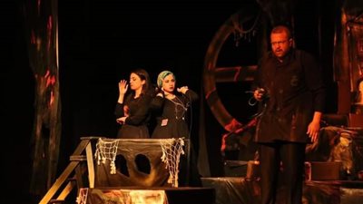 العرض المسرحى 