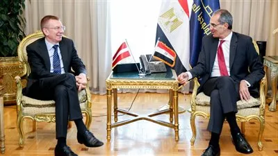  وزير الاتصالات يبحث مع وزير خارجية لاتفيا فرص التعاون والاستثمار 