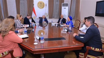 وزير التربية والتعليم يلتقي السفير البريطاني بالقاهرة لمناقشة التعاون 