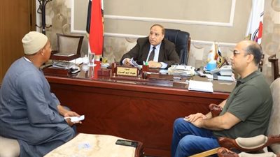 محافظ سوهاج ونائبه والسكرتير المساعد يلتقون المواطنين لبحث مطالبهم